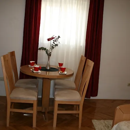 Josipa Apartment *